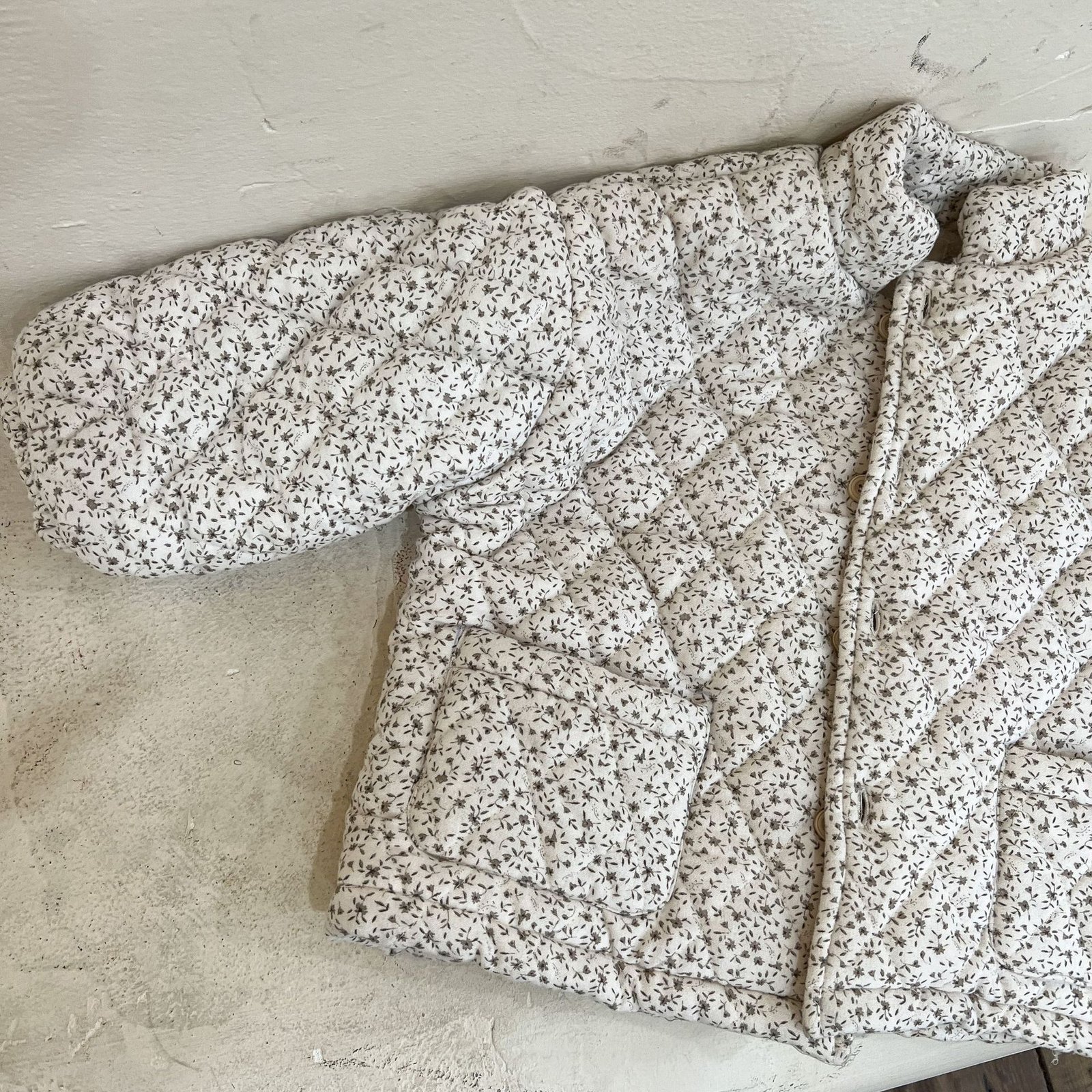 Cappotto imbottito in cotone per bambine, in pile spesso e floreale - Image 9