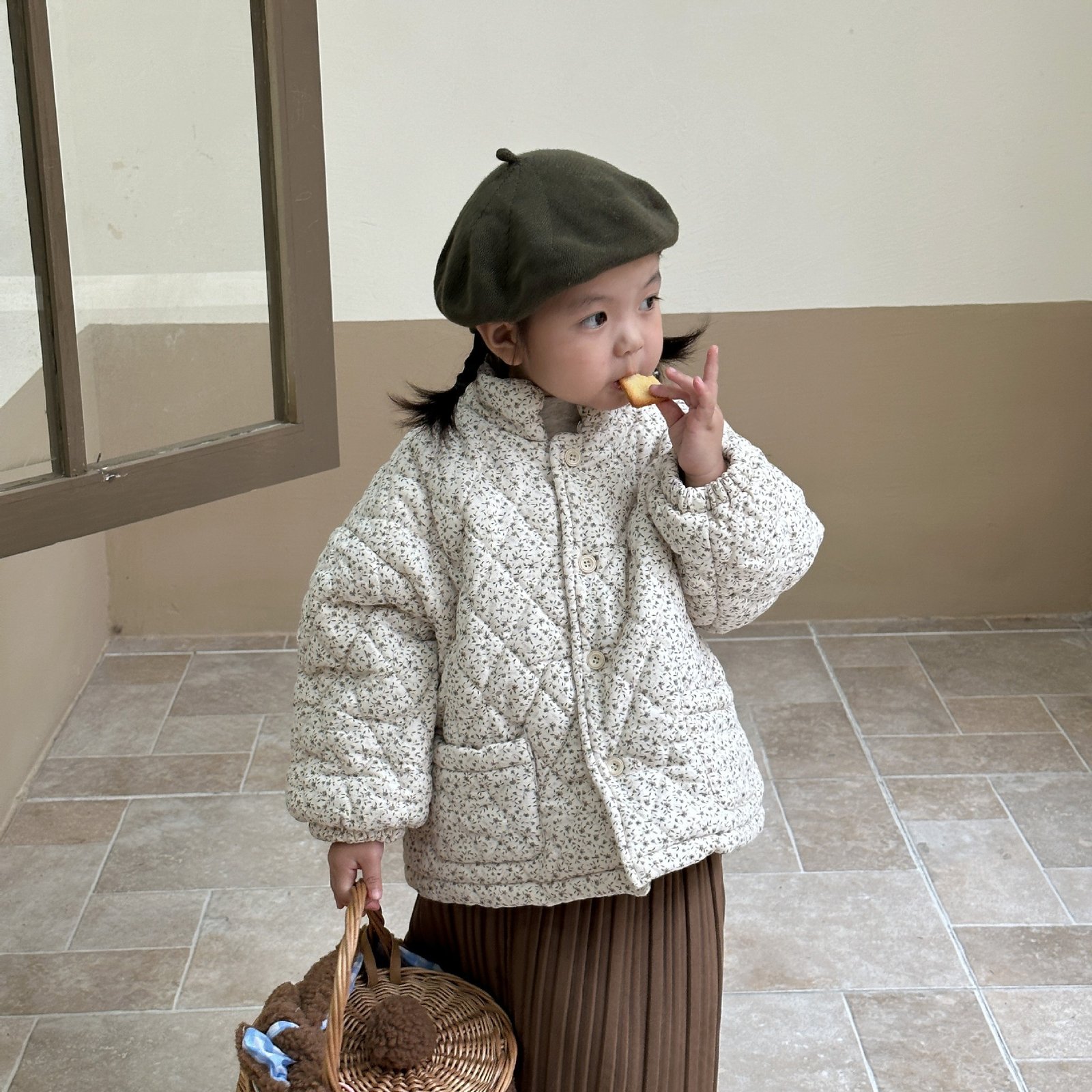 Cappotto imbottito in cotone per bambine, in pile spesso e floreale - Image 2